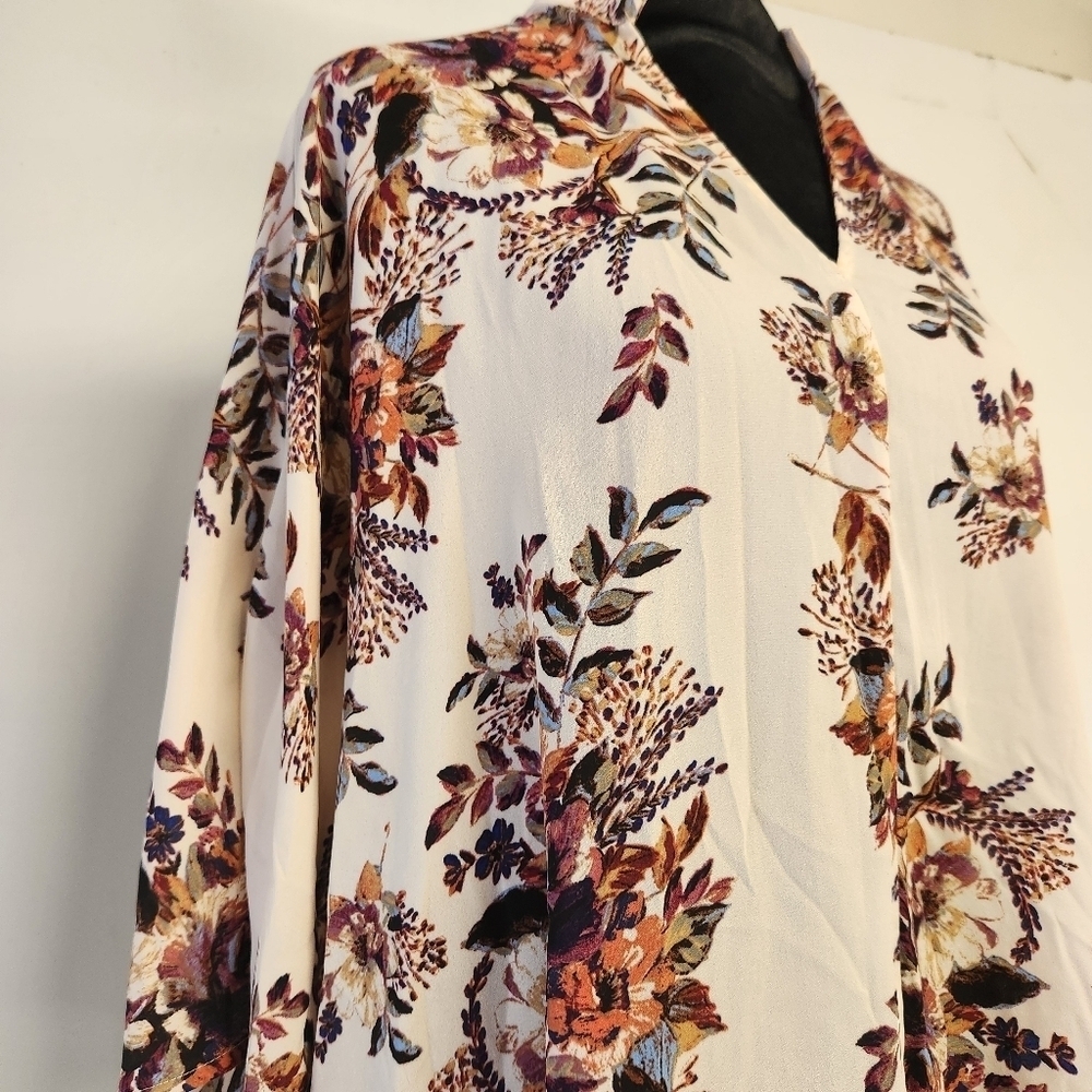 Andree by Unit flowy floral blouse size ML - Picture 2 of 10